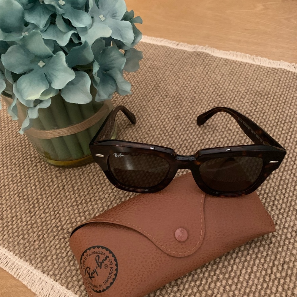 State Street Ray Ban sunglasses. Dark Grey Classic. Havana On Transparent Brown.